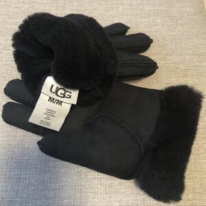 New UGGS suede leather gloves with fur